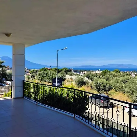 Deniz Manzarali Korunakli Oezel Havuzlu Lueks * Kusadası