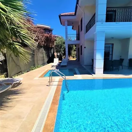 Villa Deniz Manzarali Korunakli Oezel Havuzlu Lueks Kusadası