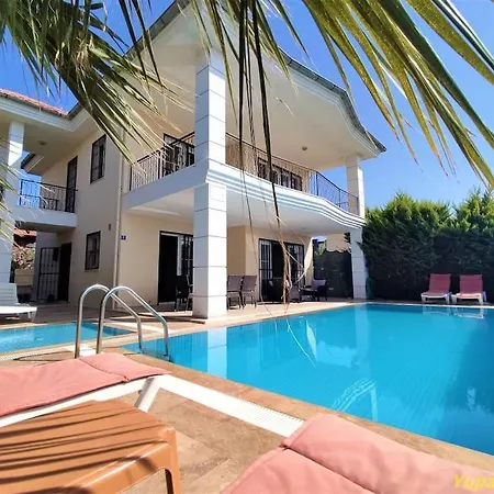 Villa Deniz Manzarali Korunakli Oezel Havuzlu Lueks *