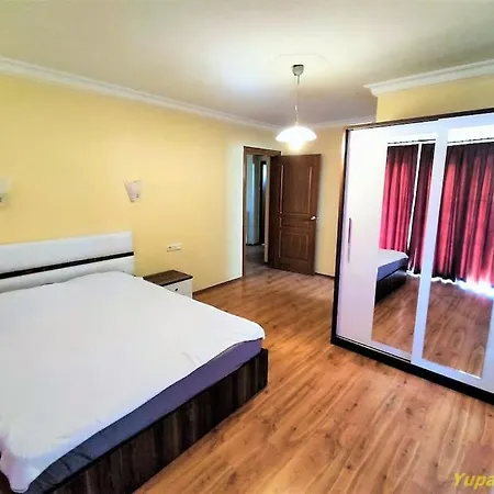 Deniz Manzarali Korunakli Oezel Havuzlu Lueks Villa Kuşadası