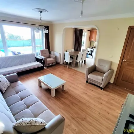Villa Deniz Manzarali Korunakli Oezel Havuzlu Lueks Kusadası